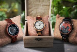Holzhütte Uhren aus Holz